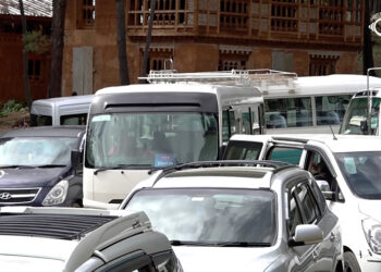 Parking and traffic test Paro’s most iconic site