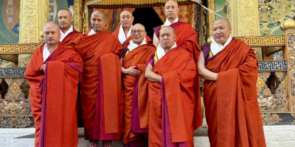 Dorji Lopen confers Tashi Lekdhar to Khenpo, meditation masters and Lams