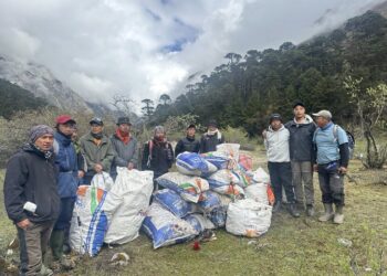 Volunteers collect over 180 sacks of waste along Snowman Trek route