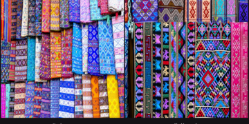 When machines recreate a handwoven tradition