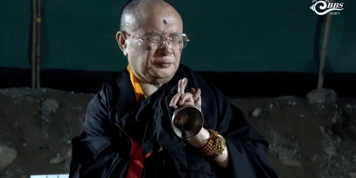 His Holiness the Je Khenpo conducts Si Nyon ritual at project 108 sites