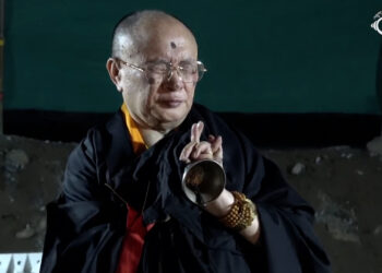His Holiness the Je Khenpo conducts Si Nyon ritual at project 108 sites
